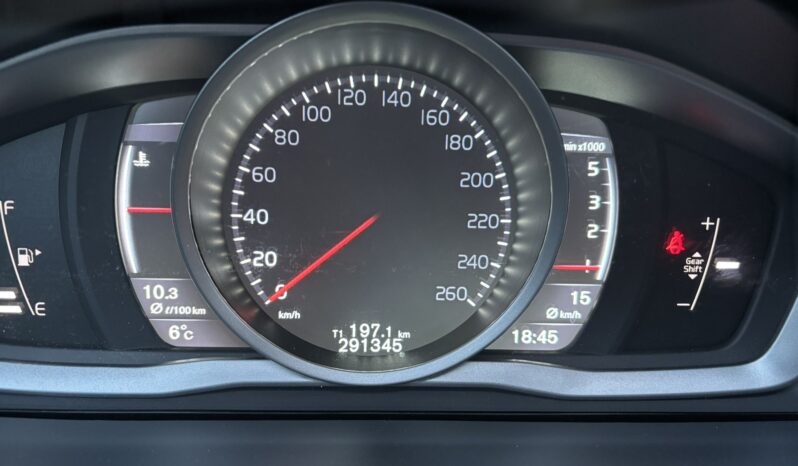 
								Volvo V60 pilnas									