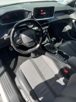 
										2021 PEUGEOT 2008 pilnas									