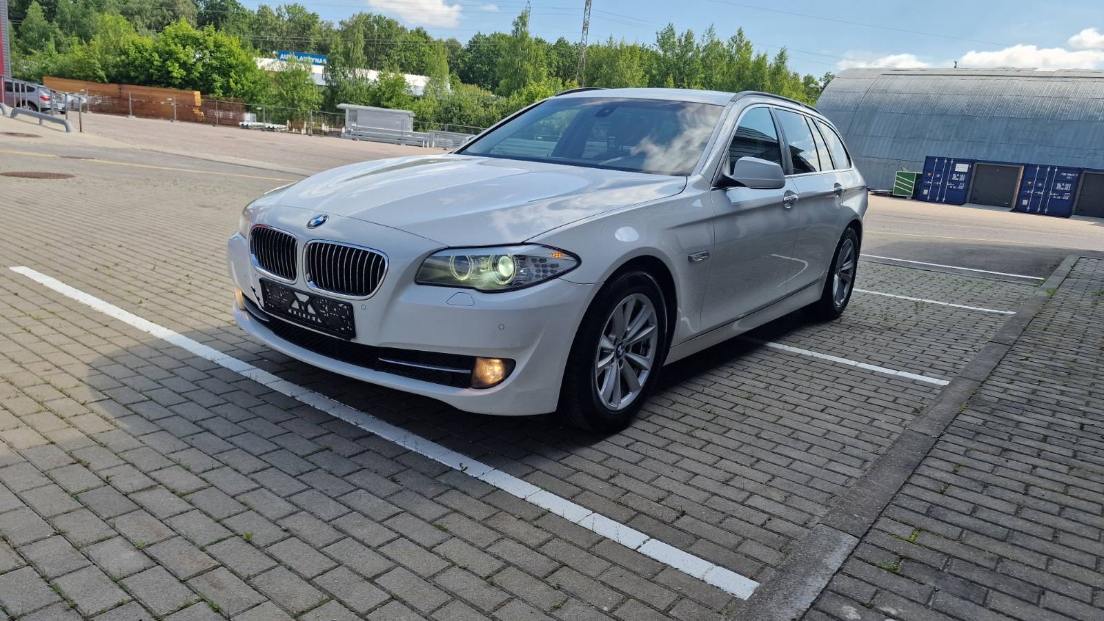2011 BMW 520
