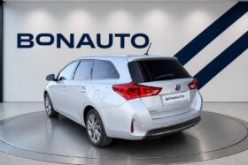 2015 TOYOTA AURIS
