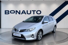2015 TOYOTA AURIS